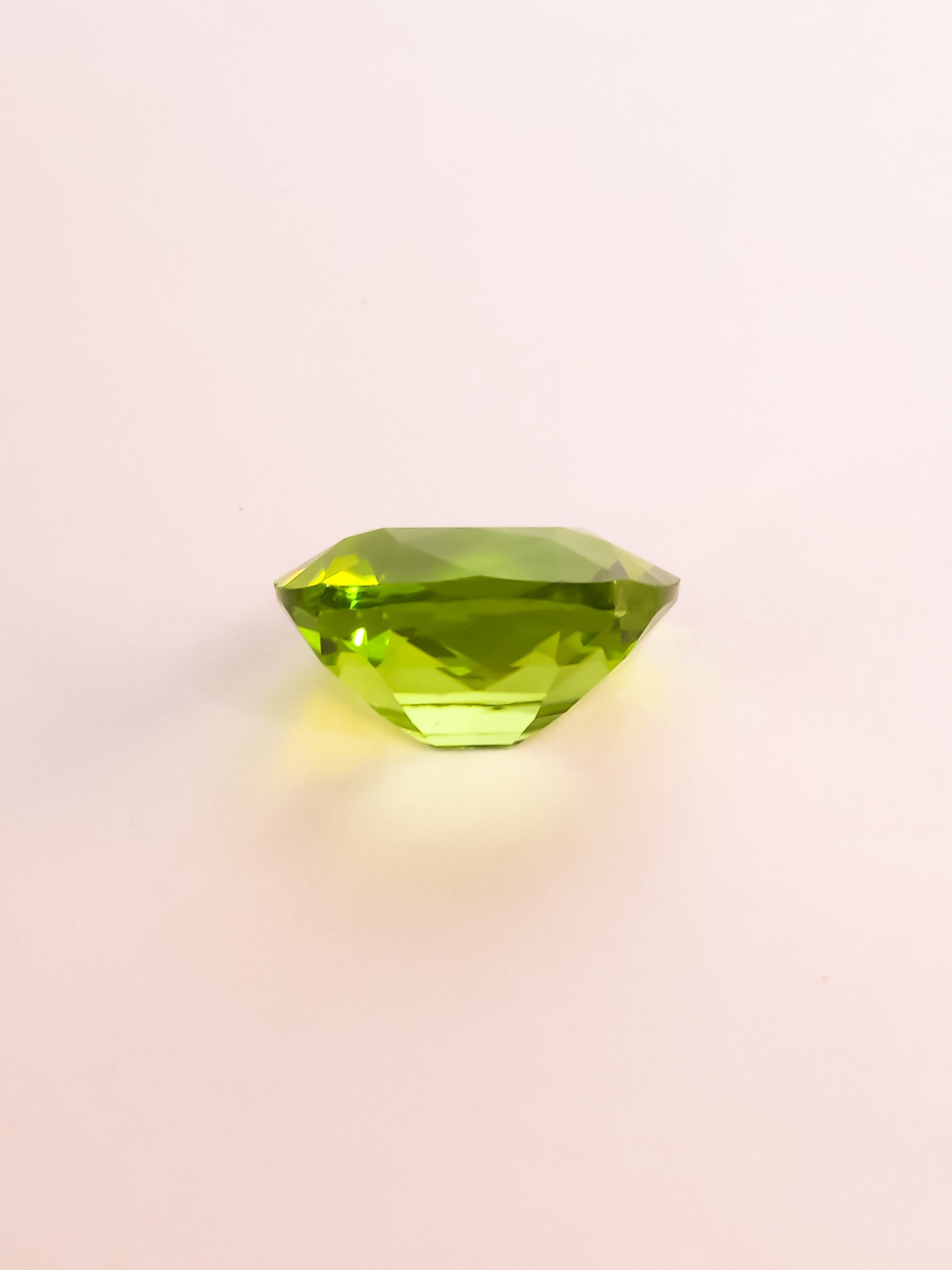 1.75 Ct. Emerald Supat Peridot - Image 4